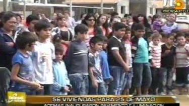 Entregan 56 viviendas en 25 de Mayo