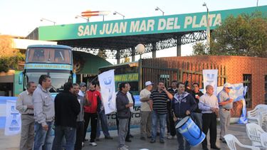 Bloqueo de trabajadores de UTA a empresa de colectivos local