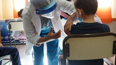 En San Juan vacunarán contra el coronavirus en escuelas y centros deportivos