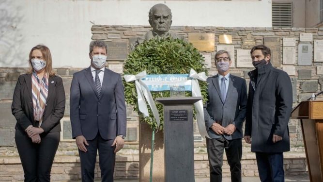 Uñac homenajeó a Sarmiento en un Día del Maestro atípico