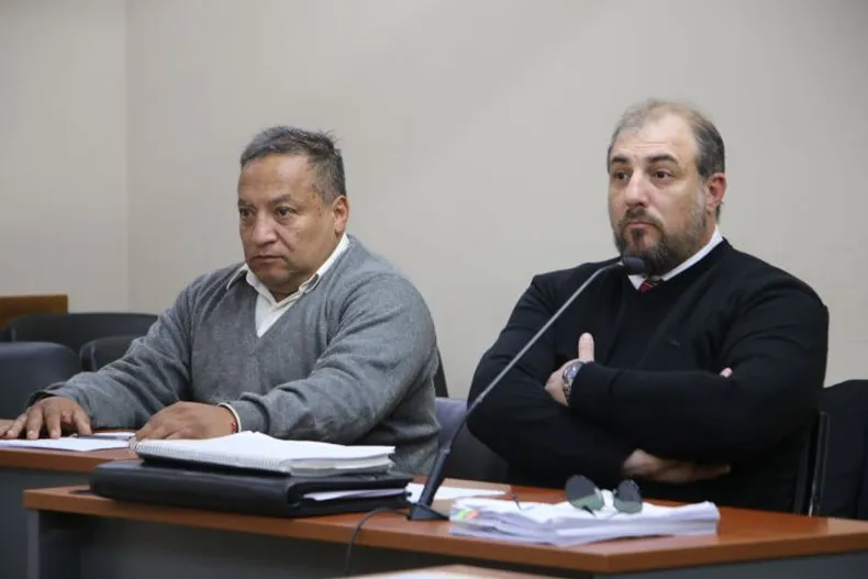 Algarilla junto a su abogado defensor, el abogado Federico Santori.