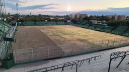 De madrugada y con 15 operarios: el maratónico operativo para dejar una pinturita el césped del Hilario De madrugada y con 15 operarios: el maratónico operativo para dejar una pinturita el césped del Hilario
