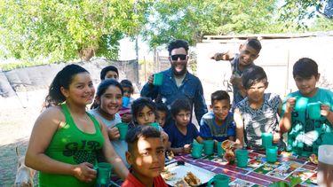 El Ska barrial le da una ´Manito´ a los niños del asentamiento Pedro Echagüe