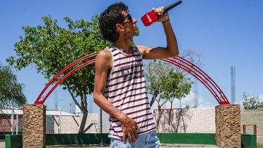 De las changas al Parque de Mayo: quién es Ezequiel, el chimbero que la rompió en las redes con su cuarteto a pulmón