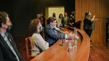 Abrazo a la inclusión: el personal de Ambiente ya se capacita en lengua de señas