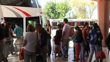 Demoras y quejas en la Terminal por el conflicto en empresas de transporte