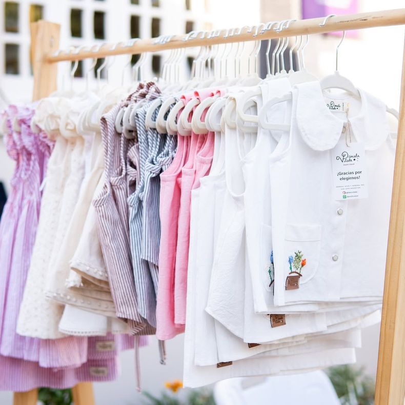 TERCERA PARTE- 🎄Feria Navideña🎄Hola!! Acá les compartimos las ultimas fotos de momentos especiales de la Feria de @latiendadelchalet en el 📍 @chaletcantoni.casacultural 🎉🌟💫Ya casi vamos despidiendo el (1).jpg