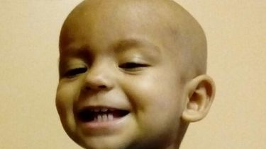 Tras vencer el cáncer en Buenos Aires, Braiden regresó a San Juan en el avión sanitario