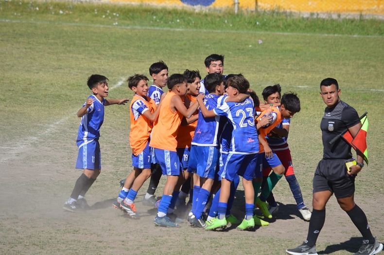 🏆LOS CAMPEONES DE LIFI DE LIGA SANJUANINA DE FÚTBOL 📝Este fin de semana, se disputaron las finales de las distintas copas que brinda el campeonato de Lifi de Liga Sanjuanina de Fútbol.⭐COPA DESAFÍOCAT 2015CAM.jpg