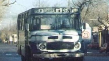 ¡De antaño! Mirá la increíble foto del primer colectivo que circuló por San Juan