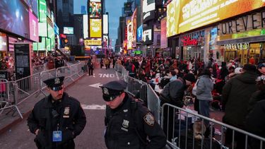 Pánico en Nueva York: un adolescente de 17 años empezó a disparar en pleno Times Square y dejó al menos tres heridos