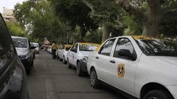 En desaparición: estiman que el 80% de taxis y remises circulan sin licencia En desaparición: estiman que el 80% de taxis y remises circulan sin licencia