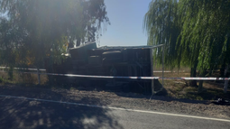 Un trabajador de una cuadrilla de cosechadores cayó del camión y murió en Sarmiento. Un trabajador de una cuadrilla de cosechadores cayó del camión y murió en Sarmiento.