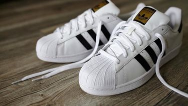 Cómo atarte las zapatillas para dar un mensaje cool