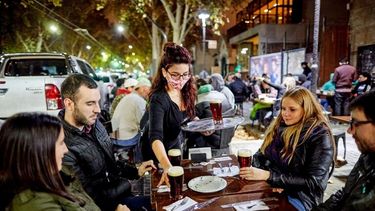 Oficial: bares y restaurantes con cambios de horario y menos gente en reuniones sociales, las medidas que aplicará San Juan