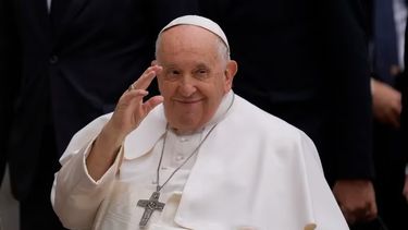 ¿Cómo está el Papa Francisco luego de la operación por una hernia intestinal?