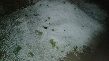 Fotos y videos: otra vez una fuerte tormenta con granizo cayó en Sarmiento