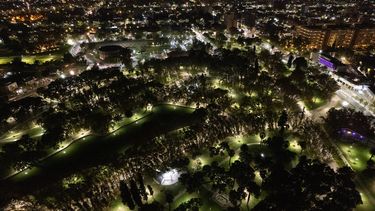 El Parque de Mayo ya luce nueva iluminación.