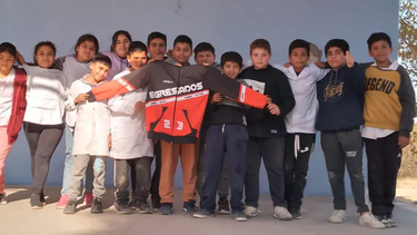 El emotivo gesto con un alumno sanjuanino que no podía comprar la campera de egresados