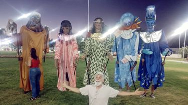 David Gardiol, junto a las marionetas con las que quedará vida a la leyenda de la Chaya.