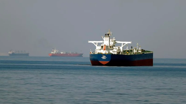 Un barco pasa por el Estrecho de Ormuz. Foto: Agencia NA