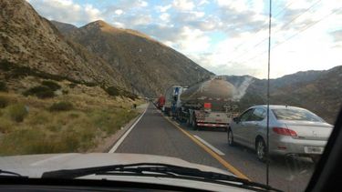 Los sismos dejaron rocas sobre el paso Cristo Redentor