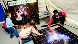 Cientos de chicos disfrutan del Punto astronómico