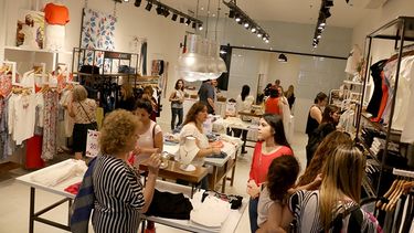 Con lleno total inauguró el local de Yagmour