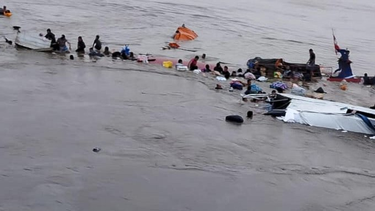 Al menos 12 personas murieron y unas 30 permanecen desaparecidas tras un alud en Perú.