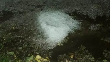 Impresionante video del granizo y la lluvia que azotó en la localidad de Tres Esquinas