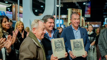 El gobernador Orrego visitó la 50° edición de la Feria Internacional del Libro de Buenos Aires