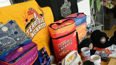 ¡Para comprarse todo! Conocé el merchandising de la FNS 2020