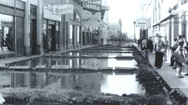 Los detalles de esta foto antigua de la calle Rivadavia que llamaron la atención de los sanjuaninos