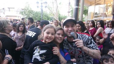 Omega pasó la gorra en el microcentro sanjuanino