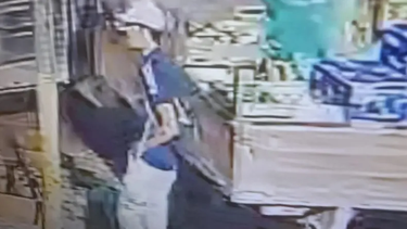 Perdió todo por un robo justo a fin de año: un ex intendente le donó una bicicleta y una cena