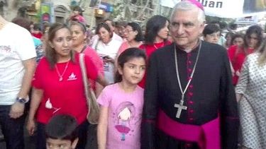 Fátima Lourdes, la nena que Lozano eligió para caminar de la mano