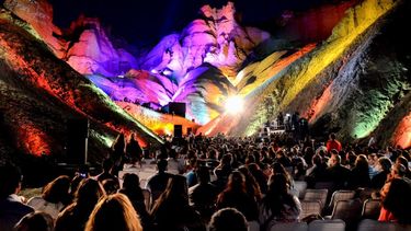 El cerro Alcázar se vuelve a iluminar y a llenar de música