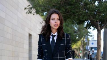 El arte de combinar zapatos con bolsos