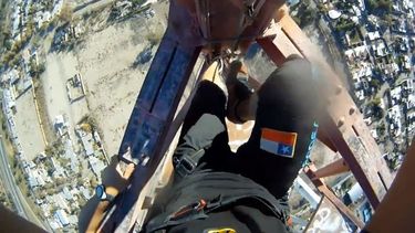 Imperdible video: de Chile a la antena de radio Colón por el salto de base