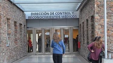 Males exagerados y certificados truchos: la mitad de los estatales sanjuaninos que pidieron licencia mintió