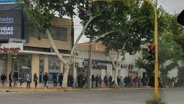 Una locura: 400 sanjuaninos hicieron cola para 6 puestos de trabajo