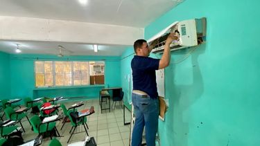 San Juan avanza en la instalación de 600 equipos frío-calor en 140 escuelas sin servicio de gas