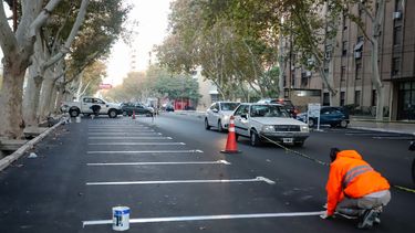El personal municipal, en pleno trabajo. Nuevos boxes de estacionamiento.&nbsp;