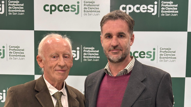 Reconocieron a Miguel Martín Martín por sus 50 años de trayectoria como contador