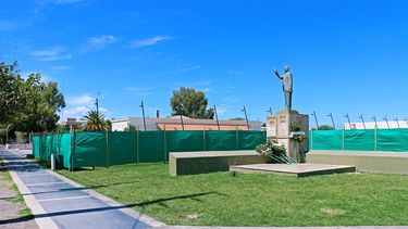 Sin tocar la estatua de Bravo, empieza la obra del Puente Plaza del Bicentenario-Centro Cívico