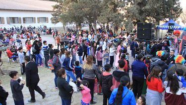 Los chicos llevaron su festejo y alegría al hogar de ancianos