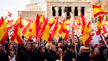 En España, afirmaron que casi 80.000 personas salieron a las calles para pedir la renuncia del presidente Pedro Sánchez