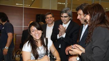 Uñac y Molina entregaron audífonos y sillas de ruedas