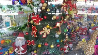 En la previa a las Fiestas, ¿cuánto cuesta armar un árbol de Navidad en San Juan?