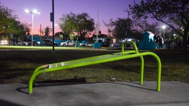 Un barrio de Rawson ya disfruta de una remodelada plaza y más iluminación